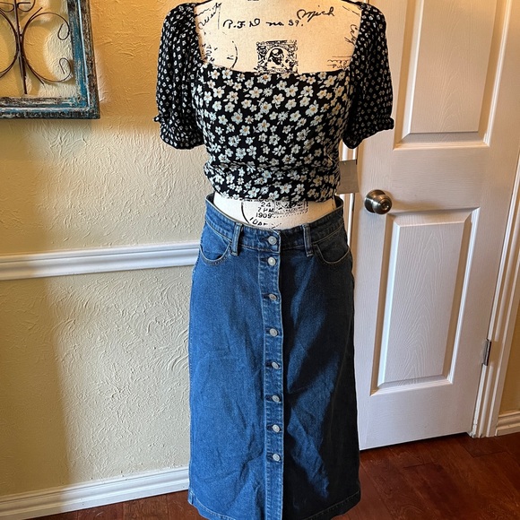 Angie Floral Puff Sleeve Boho Peasant Crop Top Lace Up Black Size L Large NWT - Picture 5 of 5